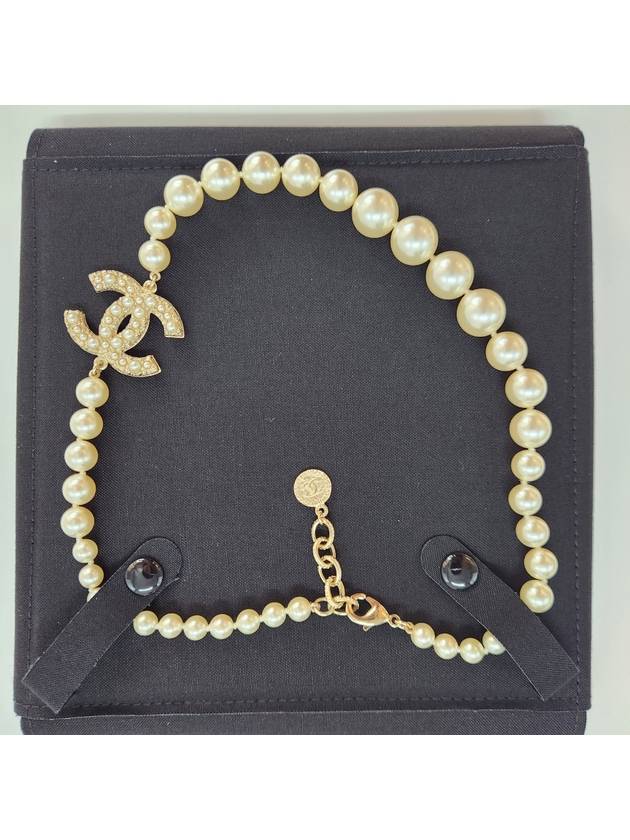 Necklace Metal Glass Pearls Resin & Gold Pearly White Crystal - CHANEL - BALAAN 4