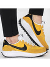 Waffle Nav Low Top Sneakers University Gold - NIKE - BALAAN 2