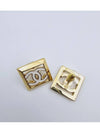 24 Workshop Square Earrings CC Logo Stud Black White Gold ABD872 - CHANEL - BALAAN 7