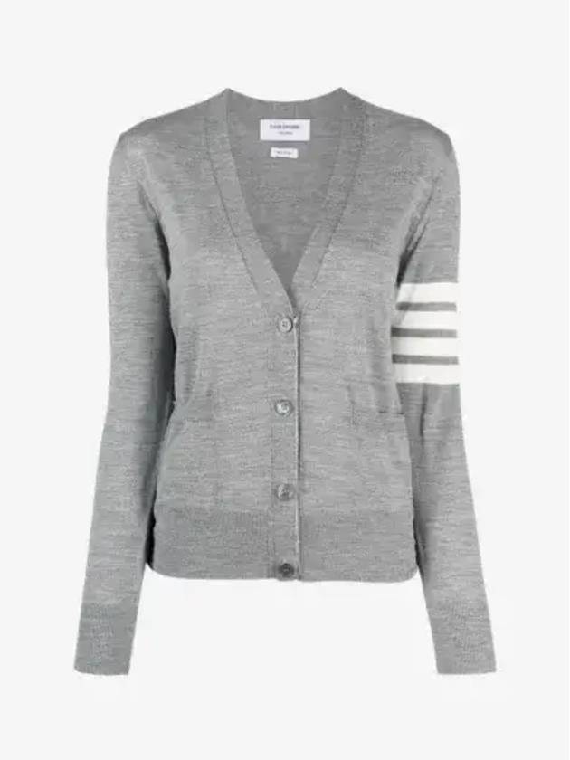 Sustainable Fine Merino Wool 4-Bar Relaxed Fit V-Neck Cardigan Light Grey - THOM BROWNE - BALAAN 2