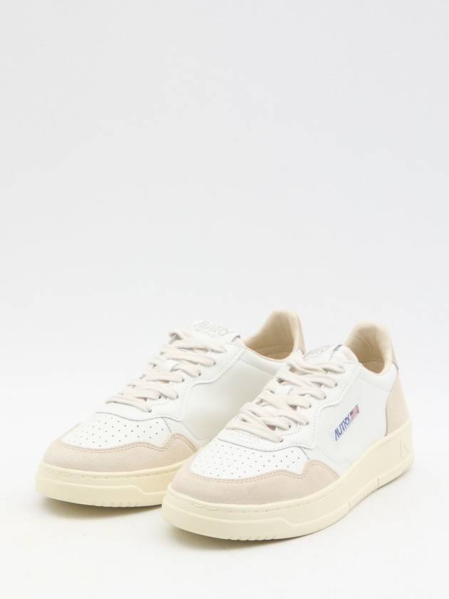 Women's Medalist Leather Low Top Sneakers White Beige - AUTRY - BALAAN 3