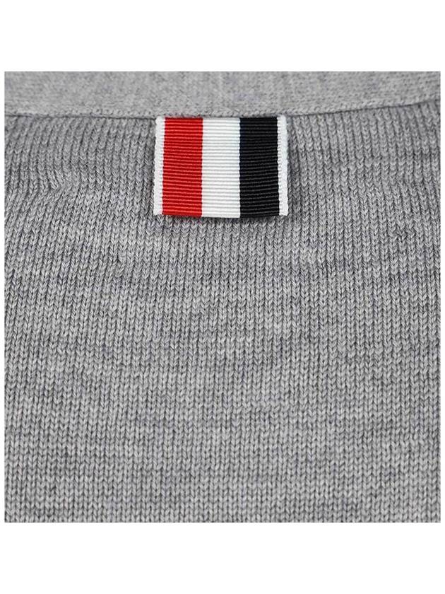 Men's Fine Merino Wool 4 Bar Cuff V-Neck Cardigan Grey - THOM BROWNE - BALAAN 7