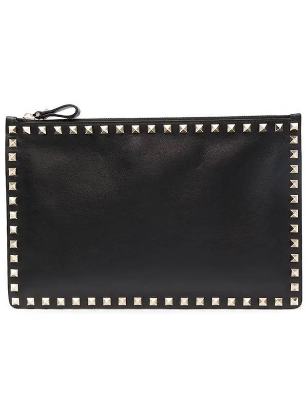 Rockstud Clutch Bag Black - VALENTINO - BALAAN.