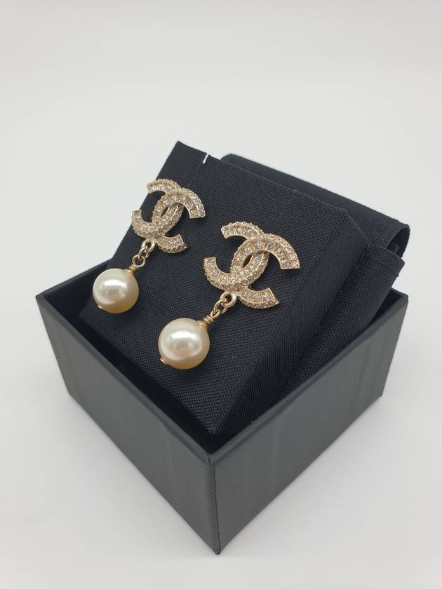 CC Metal Logo Pearl Earrings Gold - CHANEL - BALAAN 5