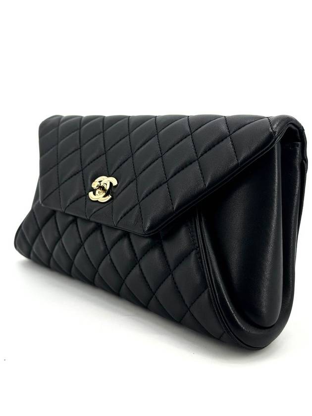 Lambskin flap clutch - CHANEL - BALAAN 5