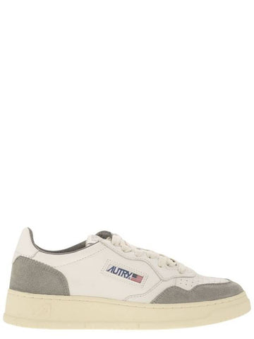 MEDALIST LOW - White leather and suede sneakers in powder - AUTRY - BALAAN 1