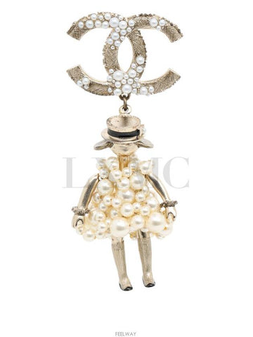 Coco Madame Mademoiselle CC logo doll brooch pearl - CHANEL - BALAAN 1