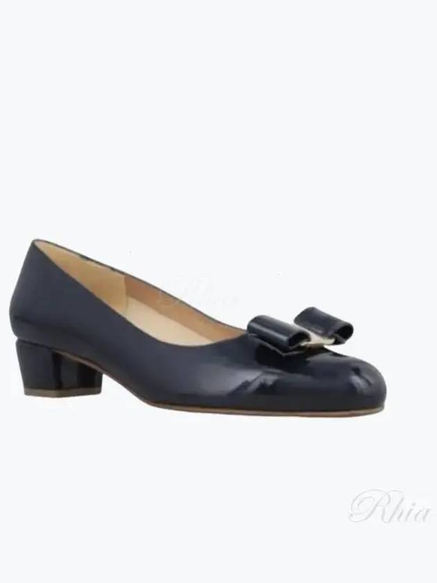 Vara Bow Patent Pumps Oxford Blue - SALVATORE FERRAGAMO - BALAAN 2