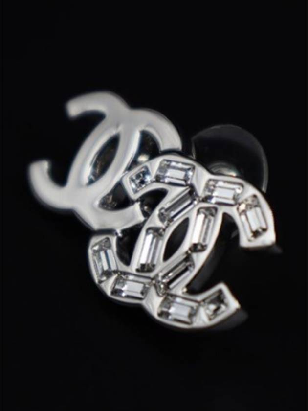 Women s Chanel B23V Silver Unbalanced CC Logo Double Earrings gt Gangbuk used luxury goods - CHANEL - BALAAN 6