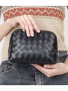 Intrecciato Calfskin Pouch Black - BOTTEGA VENETA - BALAAN 4