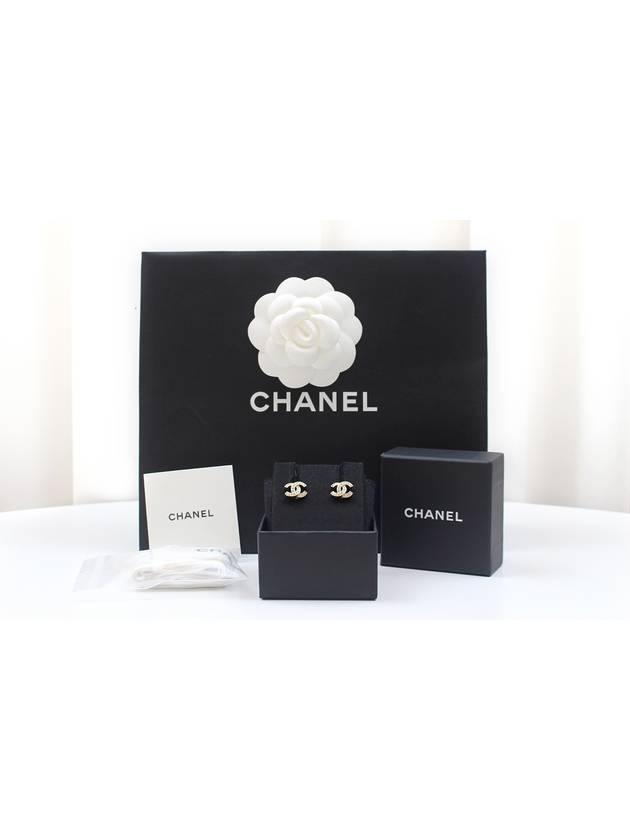 Classic cc logo earrings gold crystal A88429 - CHANEL - BALAAN 2