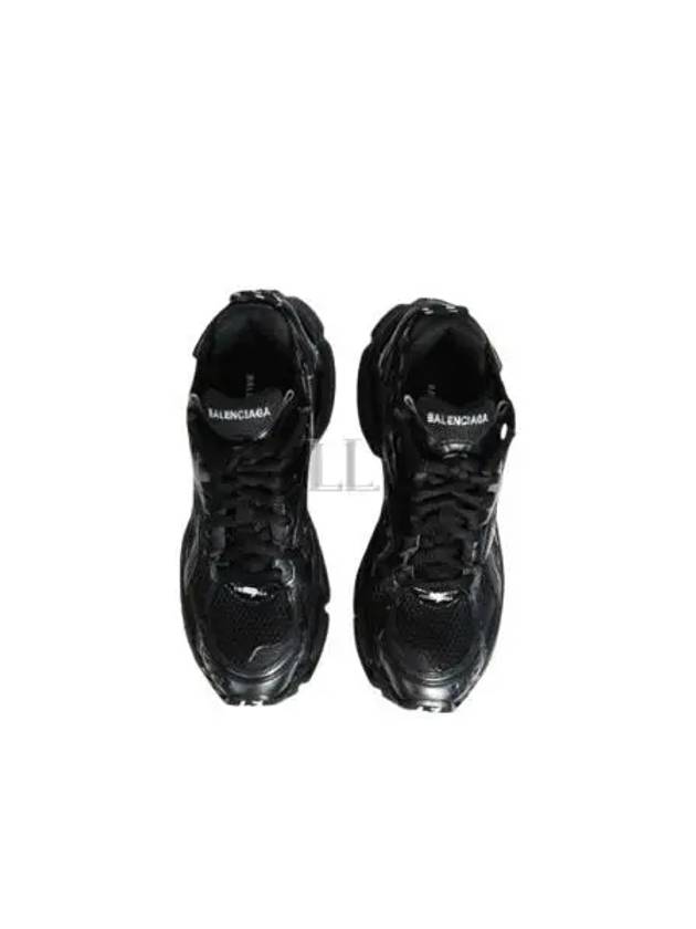 Runner Low Top Sneakers Black - BALENCIAGA - BALAAN 2