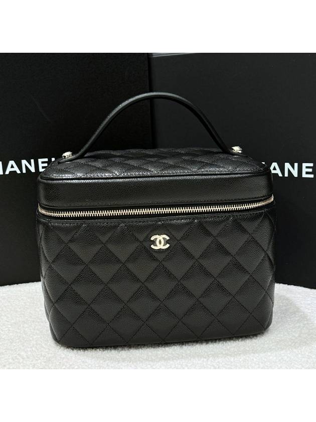 Classic Cosmetic Pouch Caviar Skin Shiny Calfskin Gold Black - CHANEL - BALAAN 1