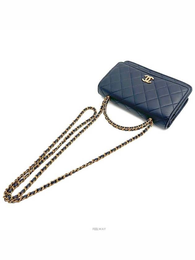 Top handle WOC cross bag - CHANEL - BALAAN 5