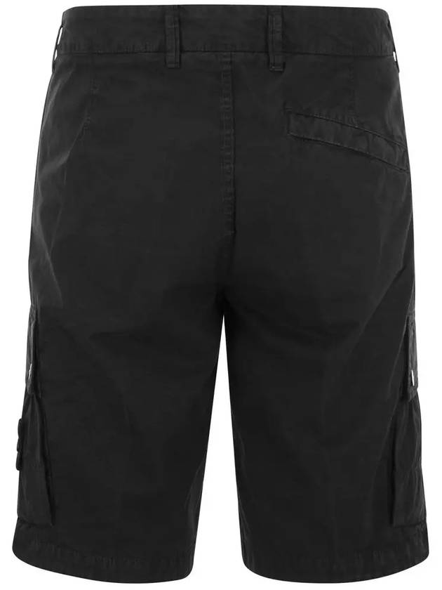 Men's Logo Patch Cargo Bermuda Shorts Black - STONE ISLAND - BALAAN 4