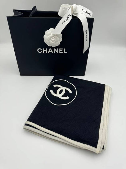 Women's CC Logo Cashmere Silk Jenny Muffler Black A52032 - CHANEL - BALAAN 2