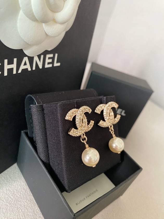 CC Metal Logo Pearl Earrings Gold - CHANEL - BALAAN 3