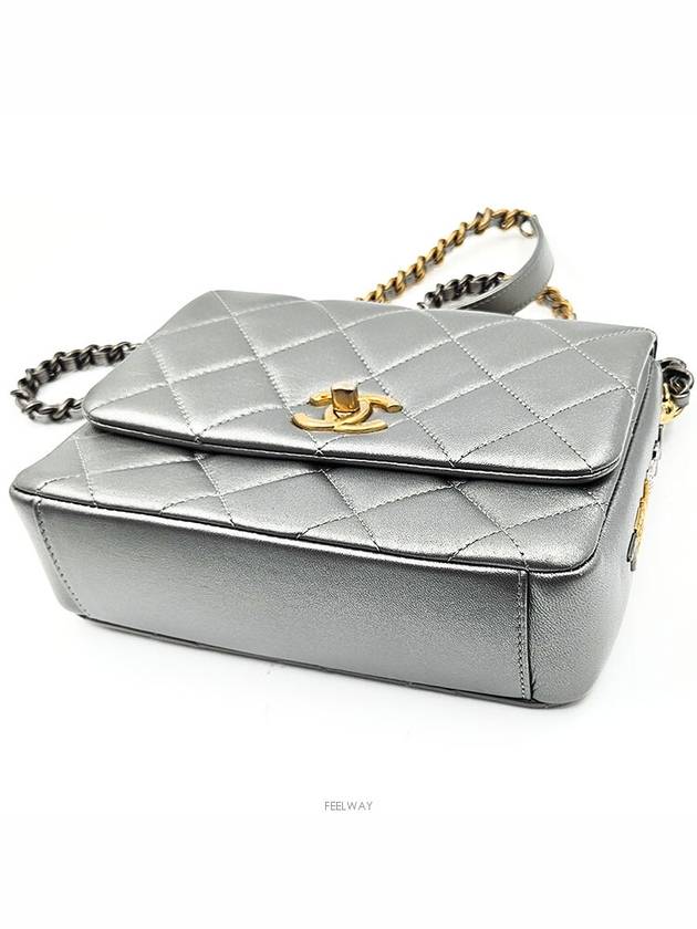 metal chain flap bag - CHANEL - BALAAN 6