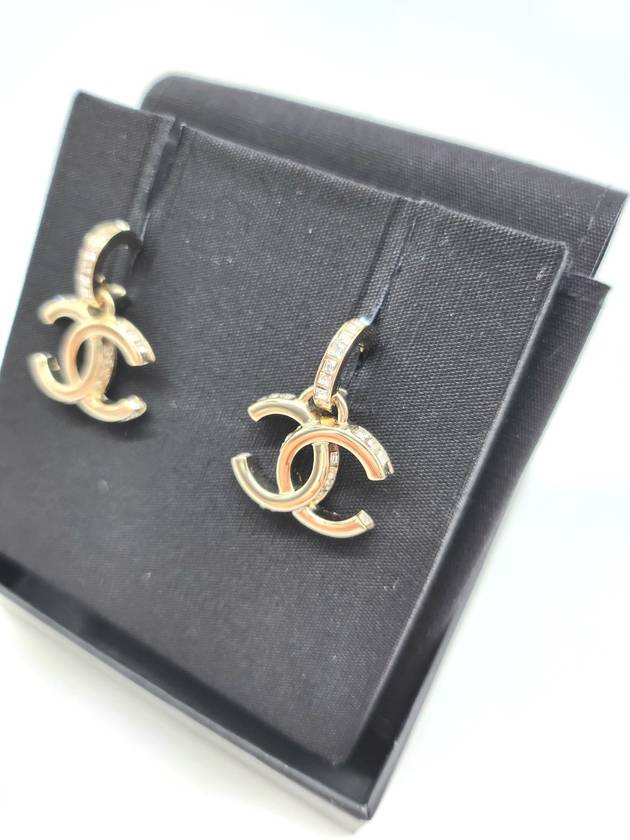 CC logo drop earrings gold - CHANEL - BALAAN 7