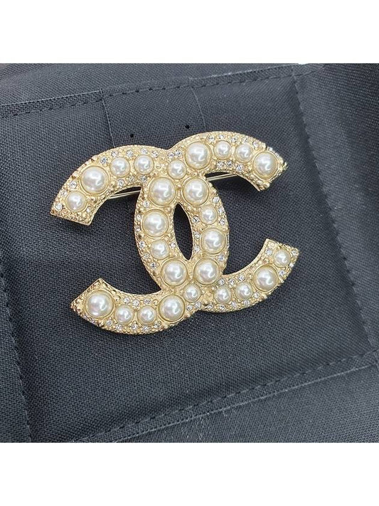 CC Pearl Clear Line Brooch White - CHANEL - BALAAN.