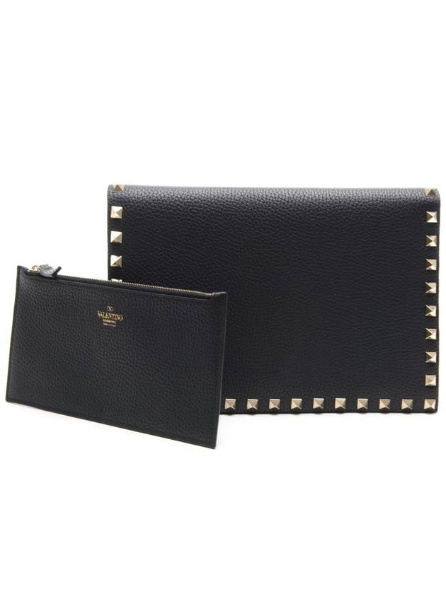 Rockstud Clutch Bag Black - VALENTINO - BALAAN.