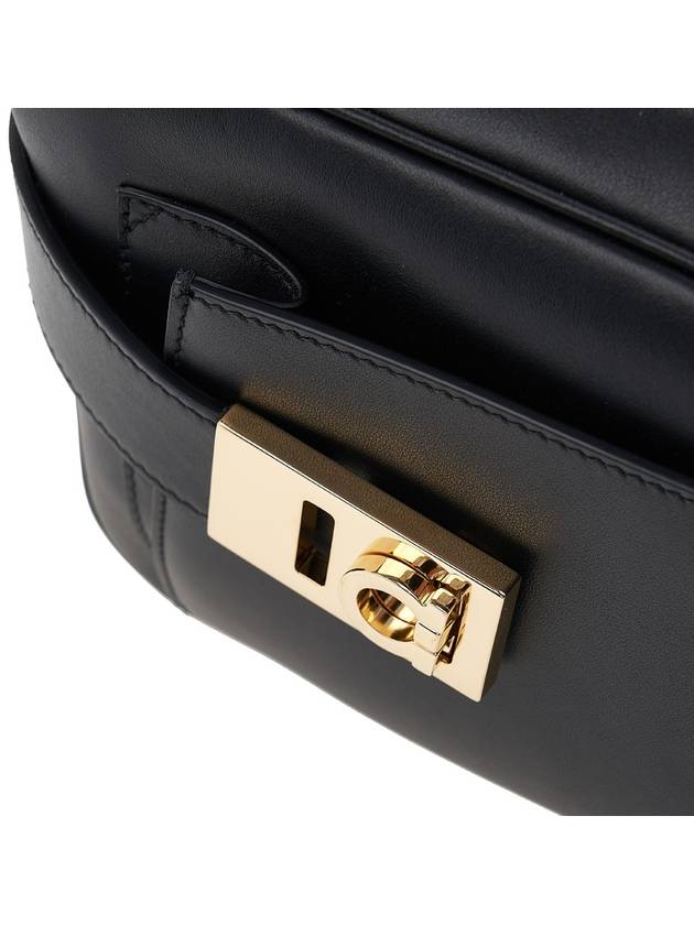 Calfskin Leather Camera Shoulder Bag Black - SALVATORE FERRAGAMO - BALAAN 7