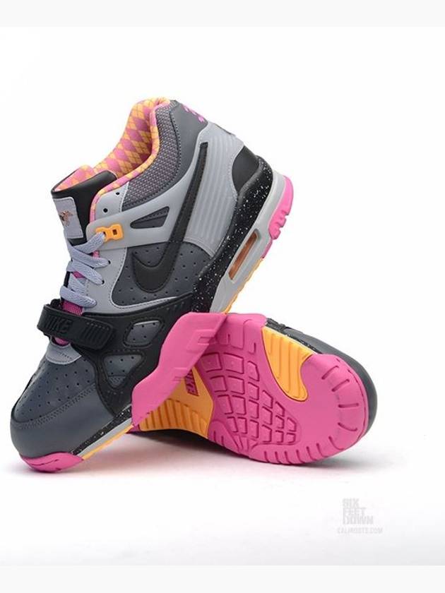 01682933001Surprise Release Limited EditionAir Trainer 3 Premium QSHorse Racing - NIKE - BALAAN 5