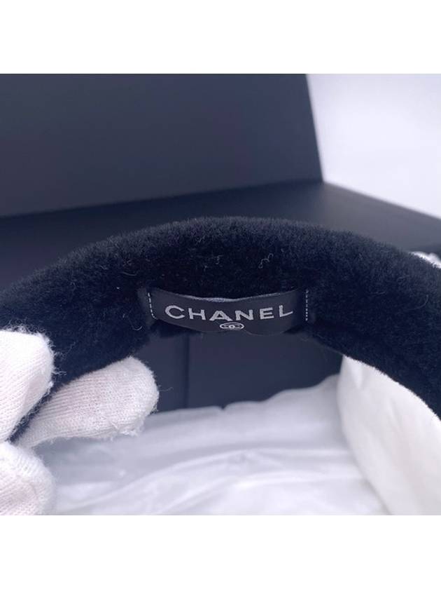 CC logo earmuff shearling shirring lambskin black aaa431 - CHANEL - BALAAN 6