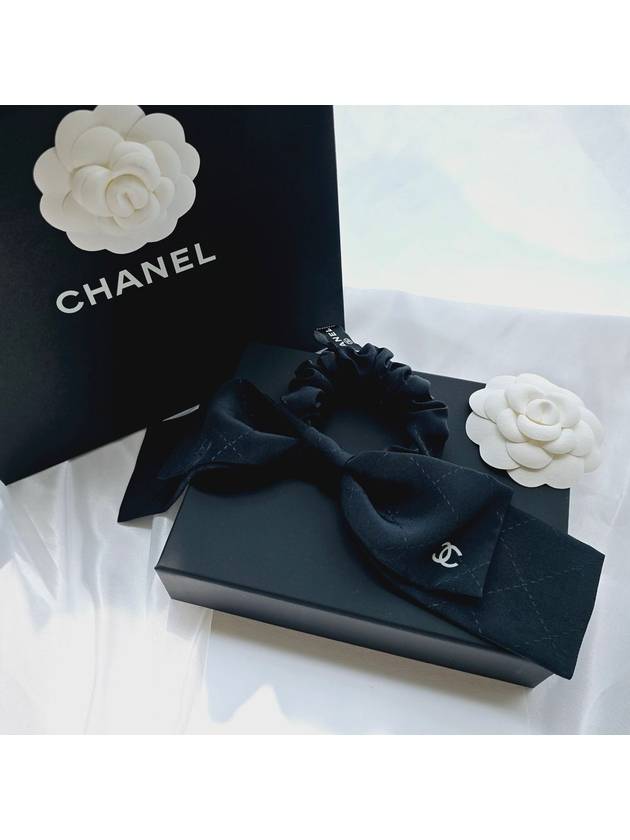 CC logo ribbon hair scrunchie silk scrunch tripe band tie black AAA374 - CHANEL - BALAAN 4