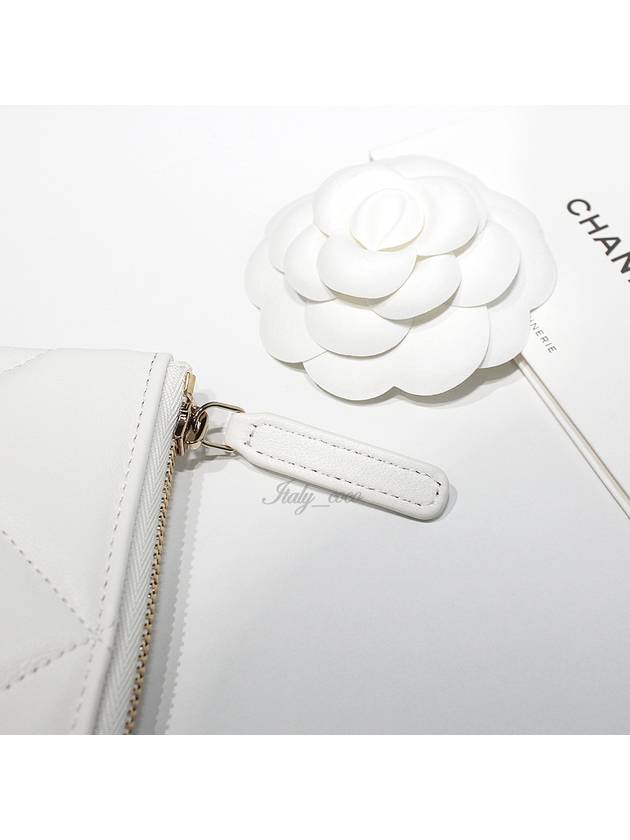 19 Lambskin medium clutch bag white - CHANEL - BALAAN 10