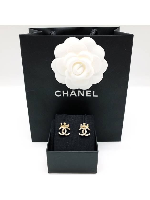 cubic CC logo crown earrings gold - CHANEL - BALAAN.