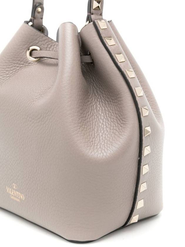 Rockstud Bucket Bag Moon Taupe - VALENTINO - BALAAN 5