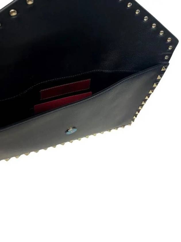 Rockstud Leather Clutch Bag Black - VALENTINO - BALAAN 5