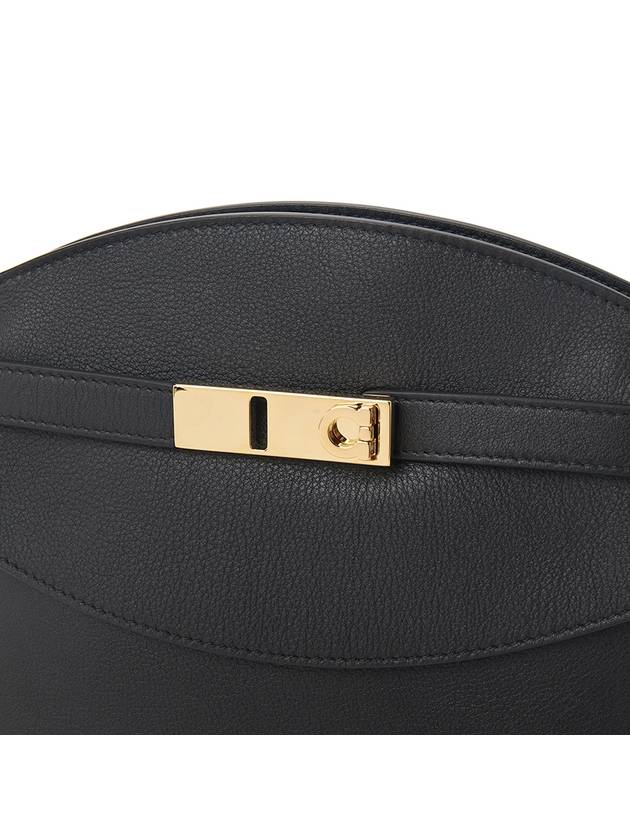 Hug Messenger Cross Bag Black - SALVATORE FERRAGAMO - BALAAN 8