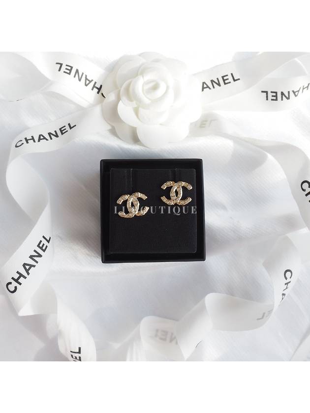 CC logo stud earrings gold - CHANEL - BALAAN 6