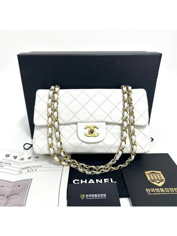 Lambskin classic medium shoulder bag - CHANEL - BALAAN 1