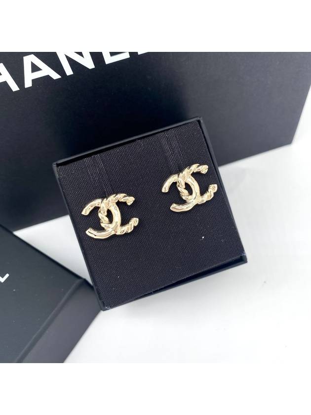 25C Women s Basic CC Logo Season Earrings Gold ABE953 - CHANEL - BALAAN 2