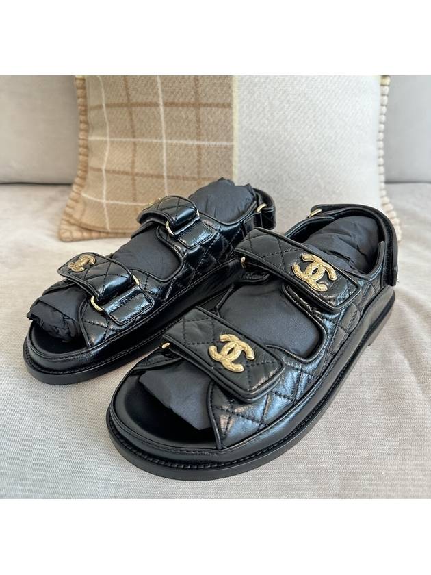 Logo Crumpled Shiny Lambskin Sandals Black - CHANEL - BALAAN 5