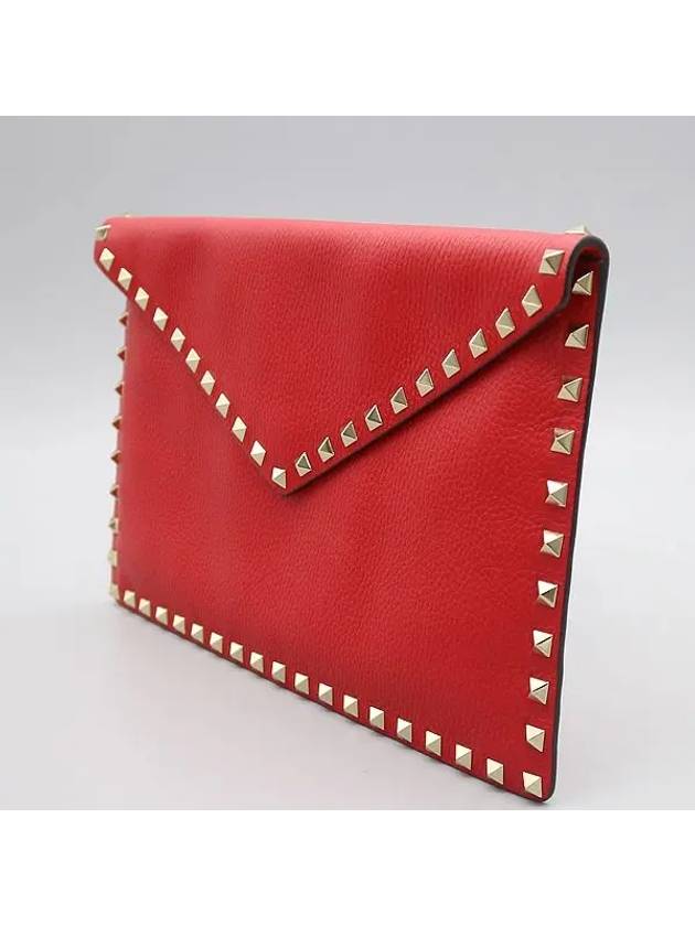 SW2P0P56VSH Red Leather Rockstud Envelope Flap Clutch - VALENTINO - BALAAN 3