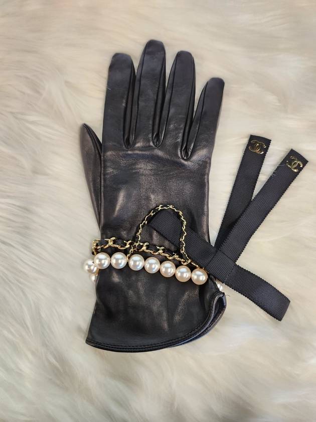 Women s chain pearl embellished leather gloves AA7328 7 5 Condition A - CHANEL - BALAAN 5