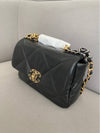 Medium 19 Handbag Lambskin Cross Bag Black - CHANEL - BALAAN.