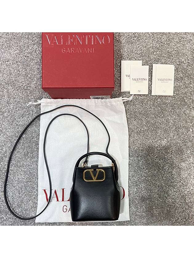 V Logo Micro Bucket Bag Black - VALENTINO - BALAAN 3