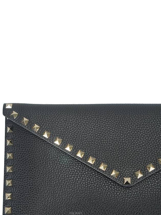 Rockstud Envelope Pouch Clutch Bag Black - VALENTINO - BALAAN 4