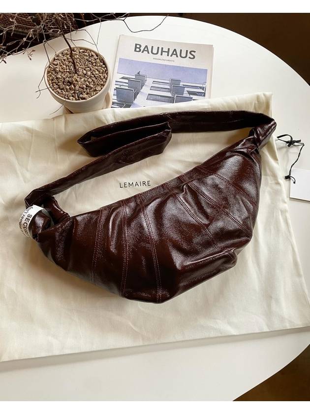 Medium Croissant Cross Bag Chocolate Fondant - LEMAIRE - BALAAN 2