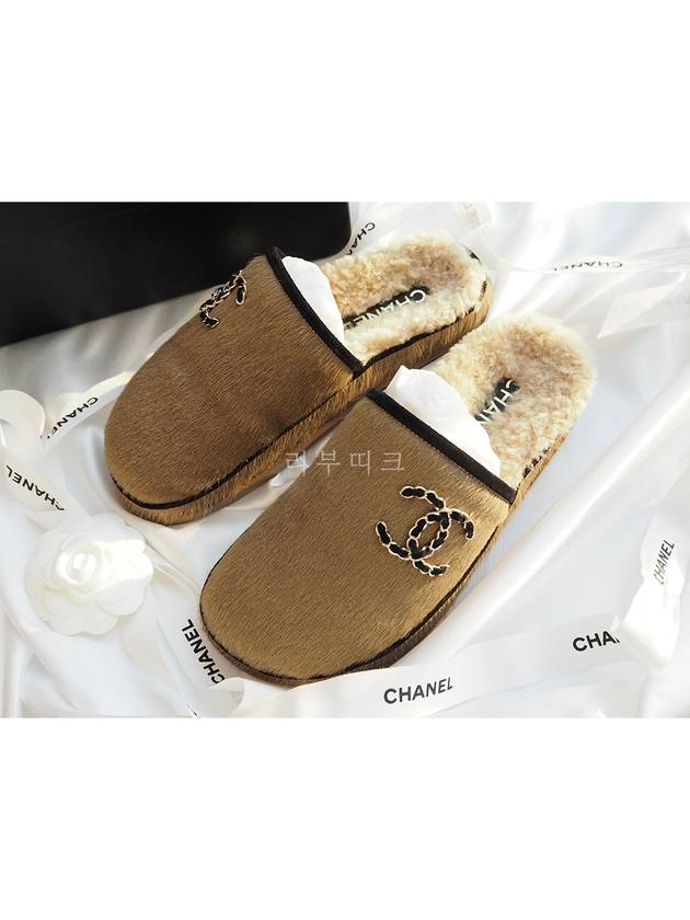 Chain CC Logo Shearling Suede Mule Slippers Beige G38648 - CHANEL - BALAAN 2