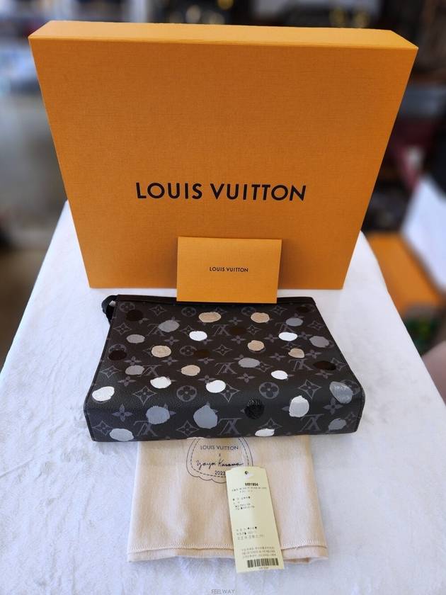 Daol Merchant Store Yayoi Kusama Pochette Voyage 23 Years Old M81934 Condition A - LOUIS VUITTON - BALAAN 9