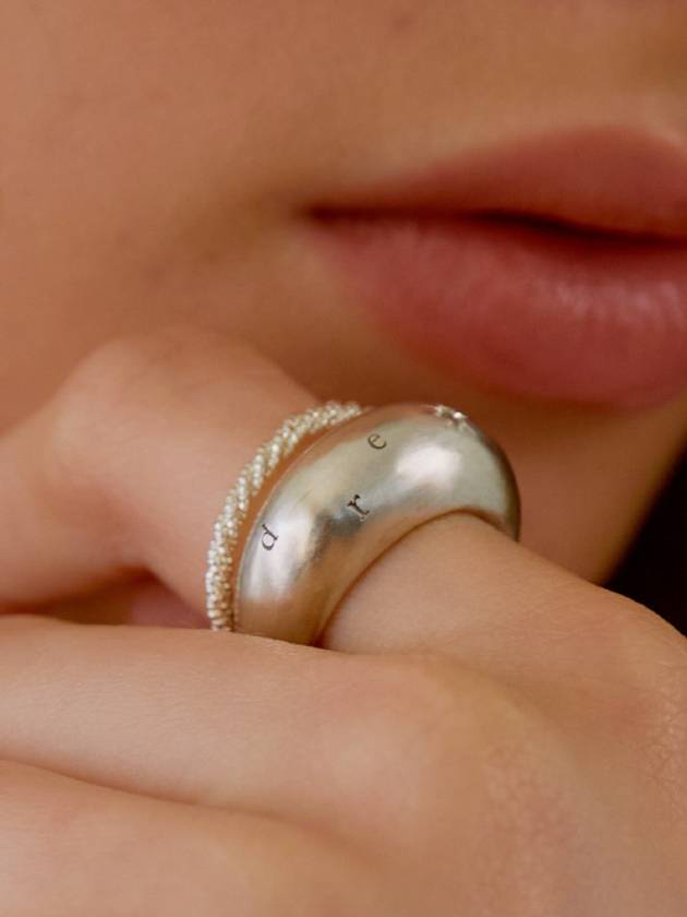 Oh My Girl Seunghee Yubin wearing Dream Bold Silver Ring - CHAMBRILLER - BALAAN 5