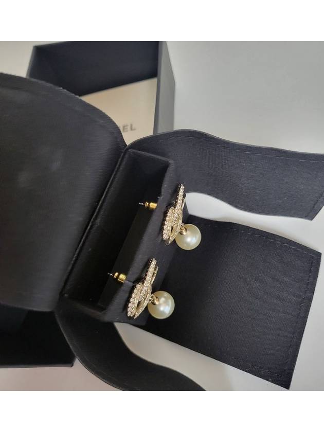 CC Metal Logo Pearl Earrings Gold - CHANEL - BALAAN 5