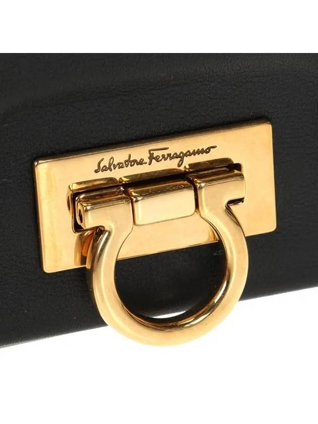 Gancini Trifolio Flap Leather Shoulder Bag Black - SALVATORE FERRAGAMO - BALAAN 8