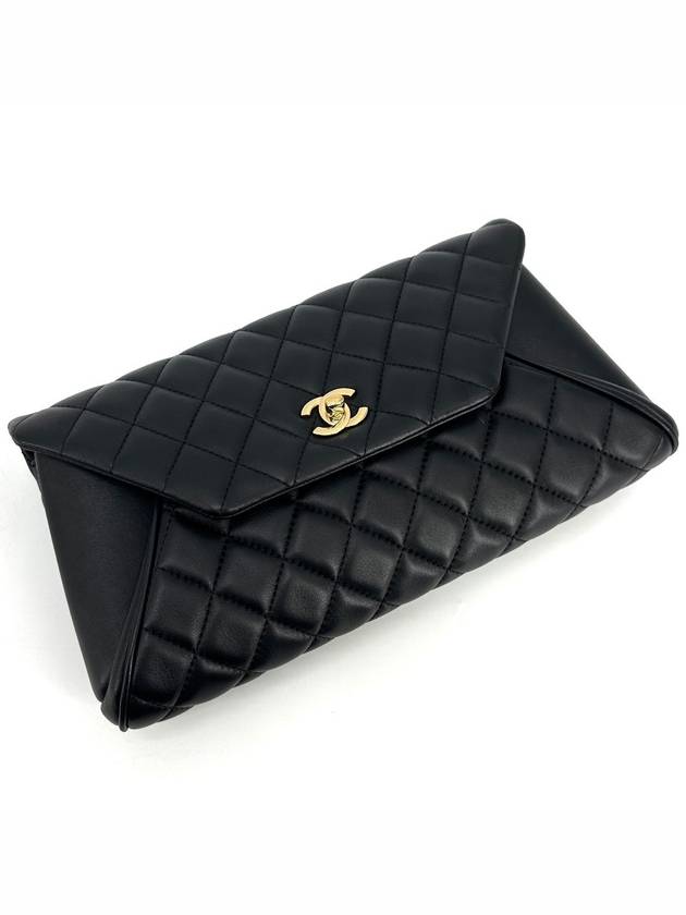 Lambskin flap clutch - CHANEL - BALAAN 2